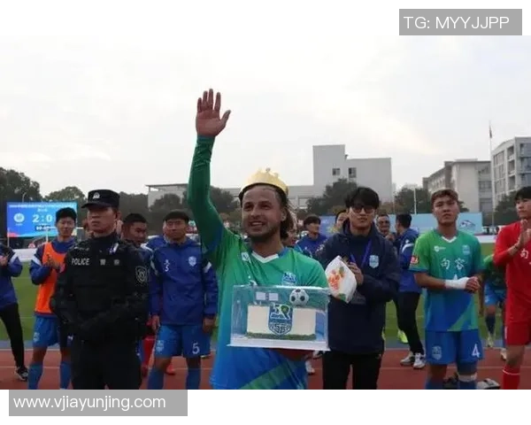 为英国足球明星加油助威共同见证精彩瞬间与辉煌成就 为英国足球明星加油助威共同见证精彩瞬间与辉煌成就